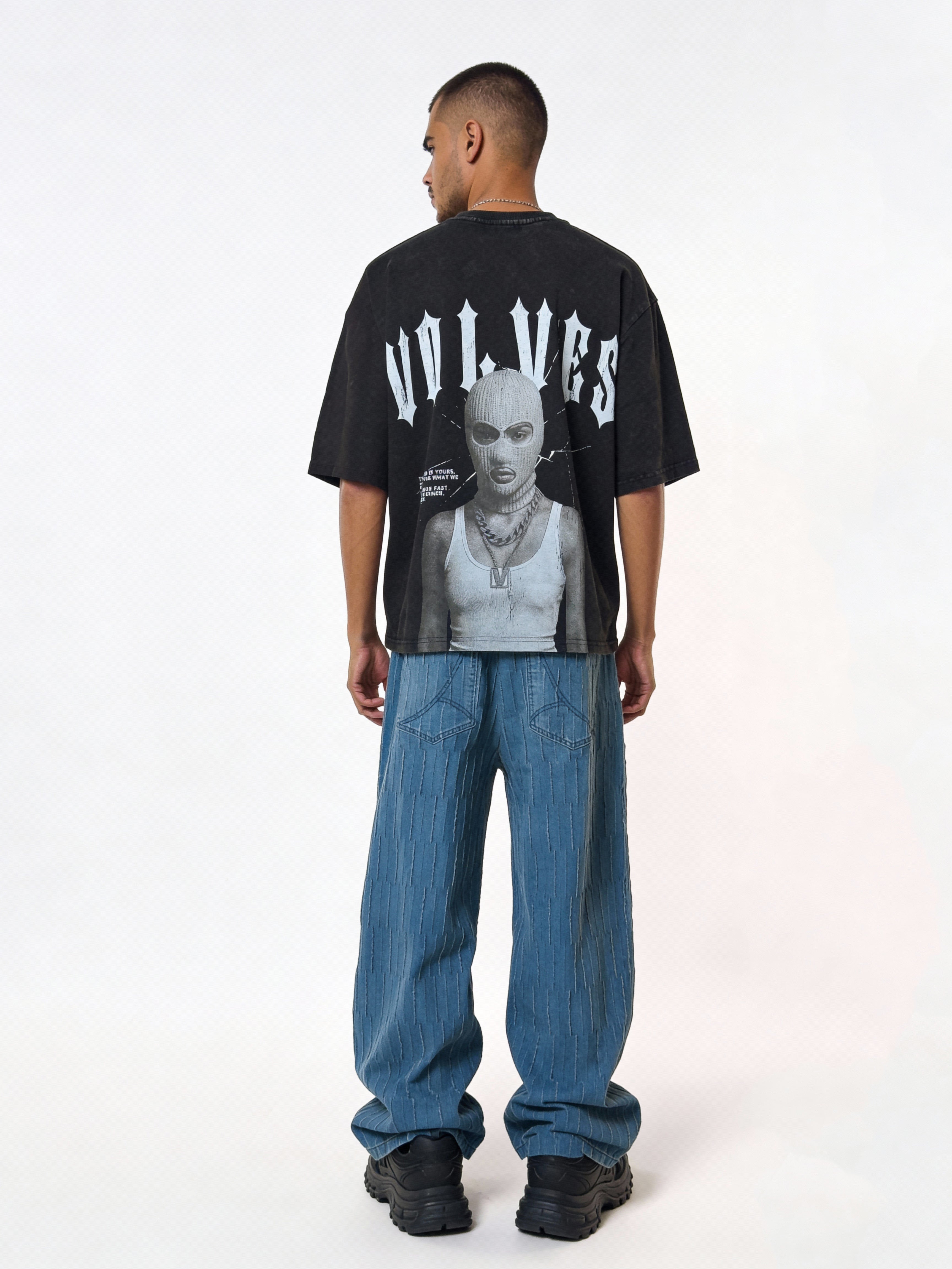 VOLVES OVERSIZED T SHIRT